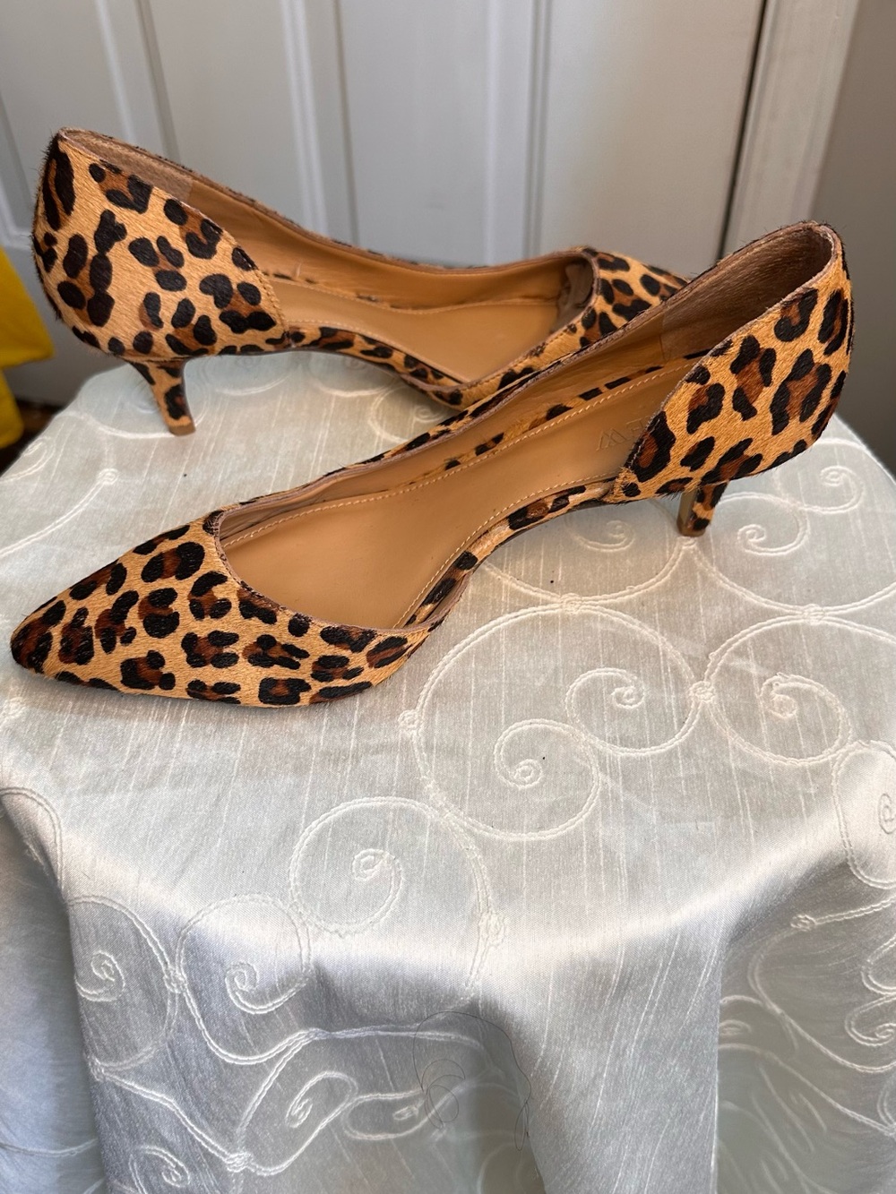 J. Crew Leopard Print Pointed-Toe kitten heel in Tan and Black - Picture 4 of 7